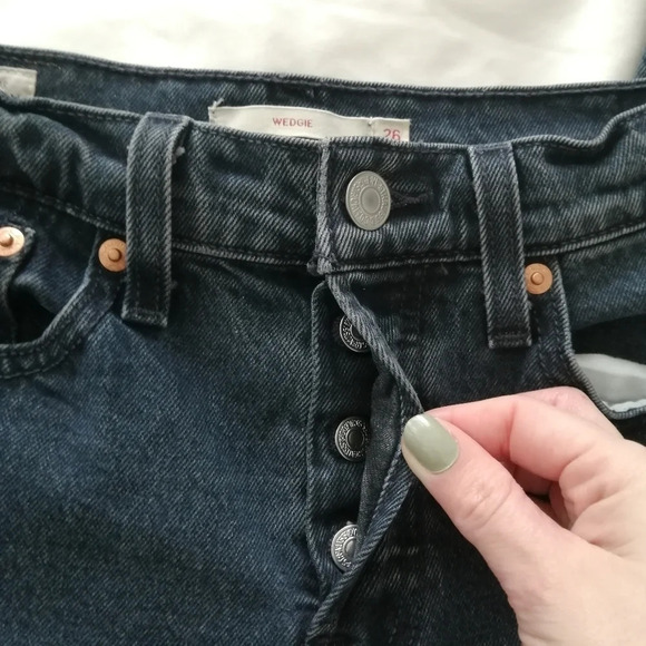 Levi's Wedgie Icon Premium Jeans in "Black & Blue" Wash High Rise Tapered Leg 26 - Picture 10 of 16